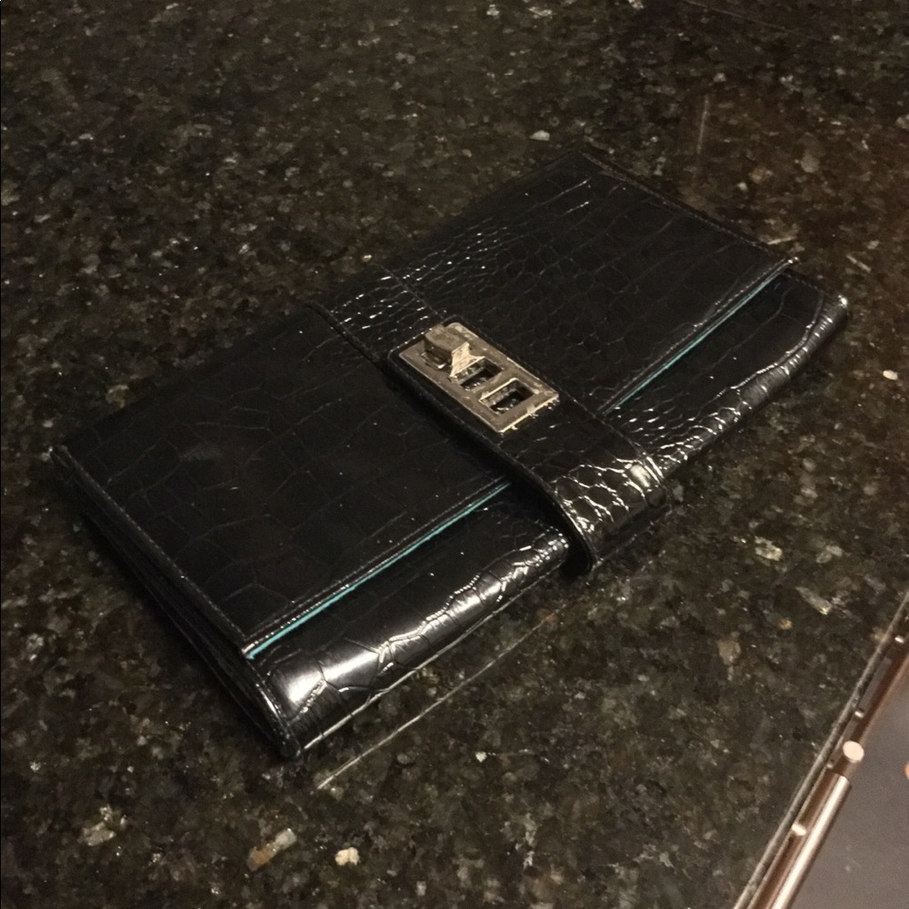 Black clutch